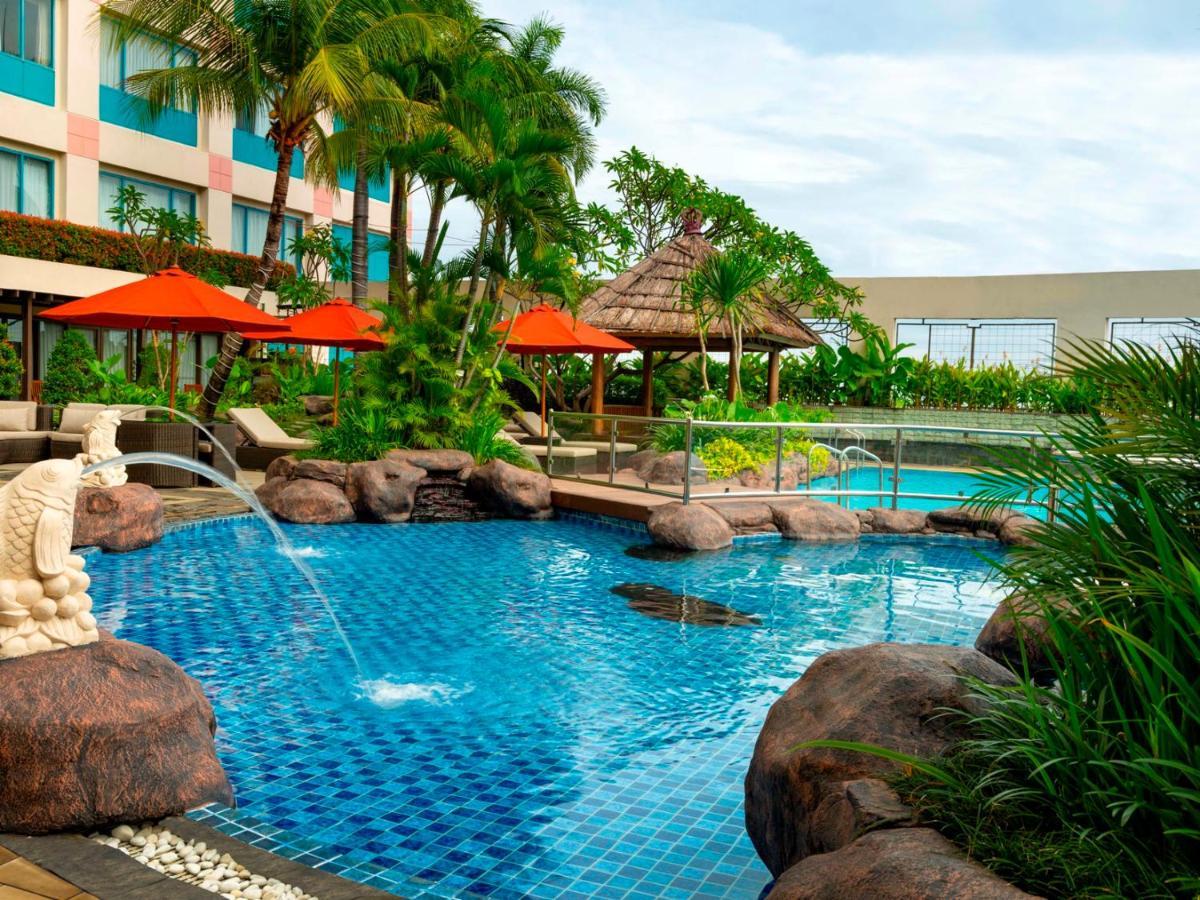Hotel Ciputra Jakarta Managed By Swiss-Belhotel International Exteriör bild