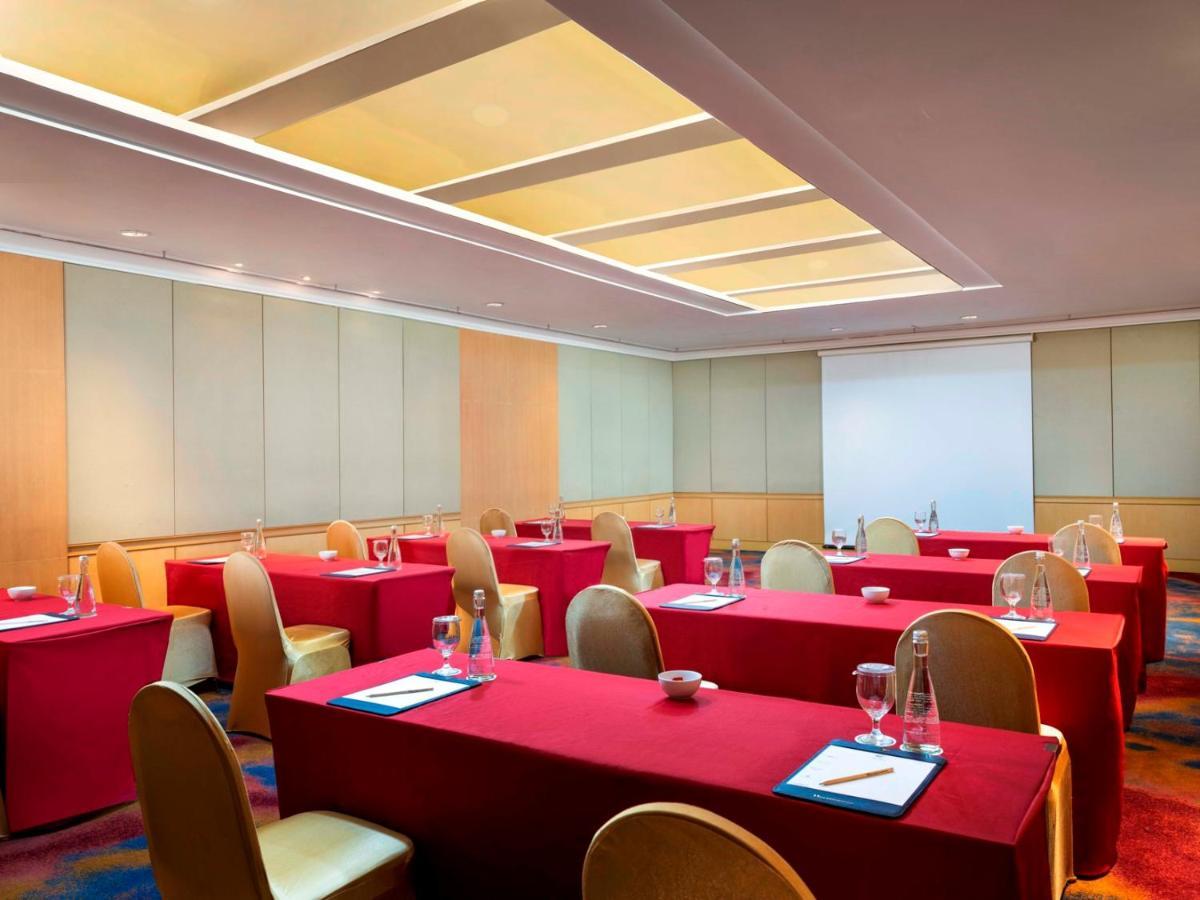 Hotel Ciputra Jakarta Managed By Swiss-Belhotel International Exteriör bild
