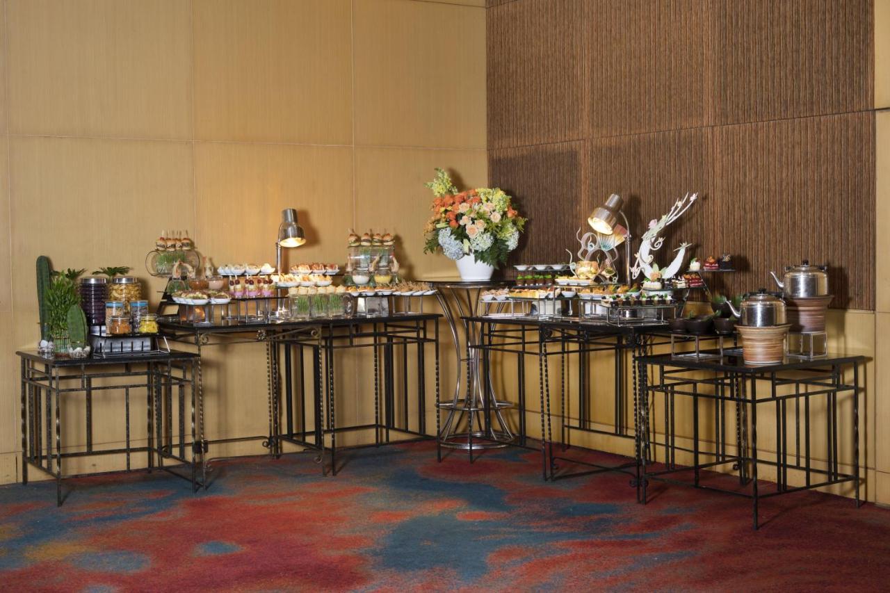 Hotel Ciputra Jakarta Managed By Swiss-Belhotel International Exteriör bild