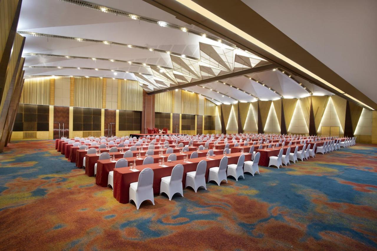 Hotel Ciputra Jakarta Managed By Swiss-Belhotel International Exteriör bild