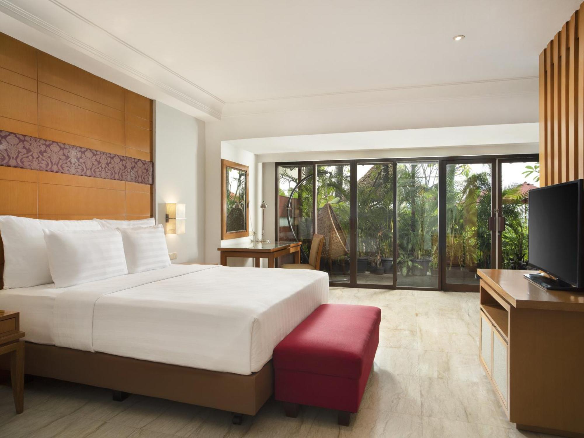 Hotel Ciputra Jakarta Managed By Swiss-Belhotel International Exteriör bild