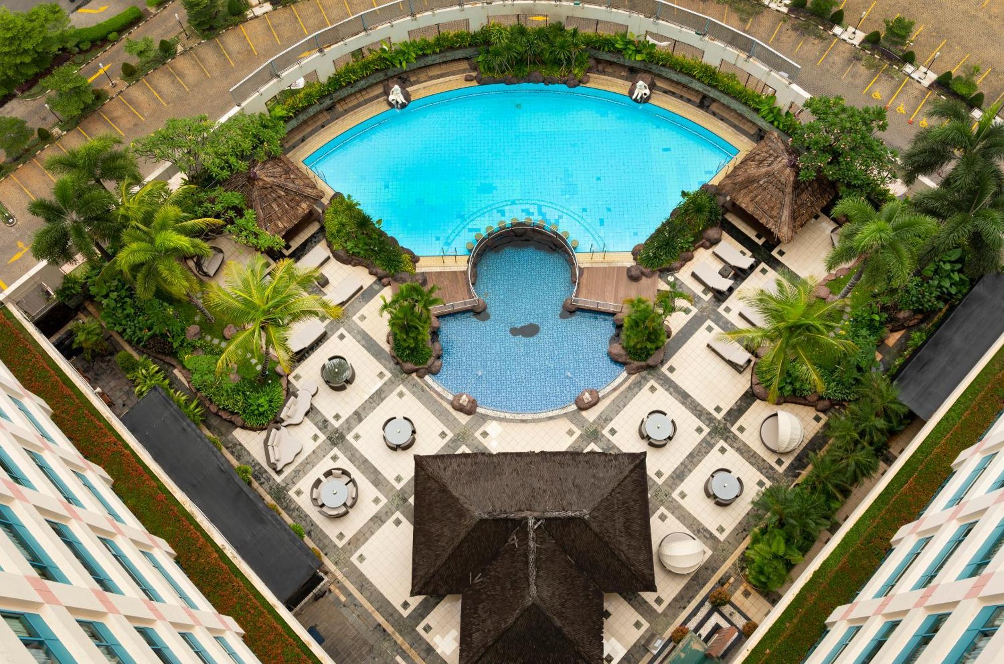 Hotel Ciputra Jakarta Managed By Swiss-Belhotel International Exteriör bild